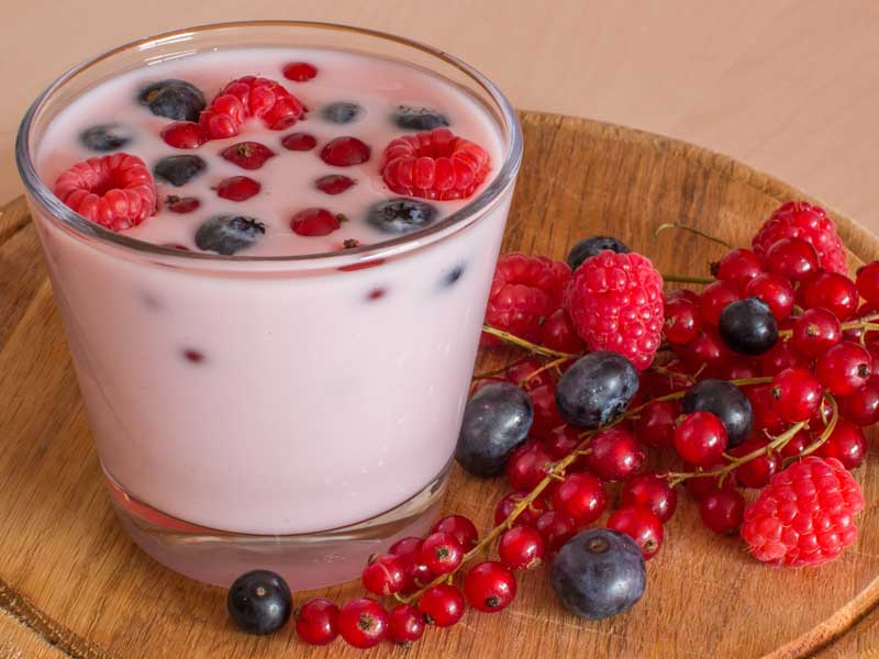 yogur con fruta fresca